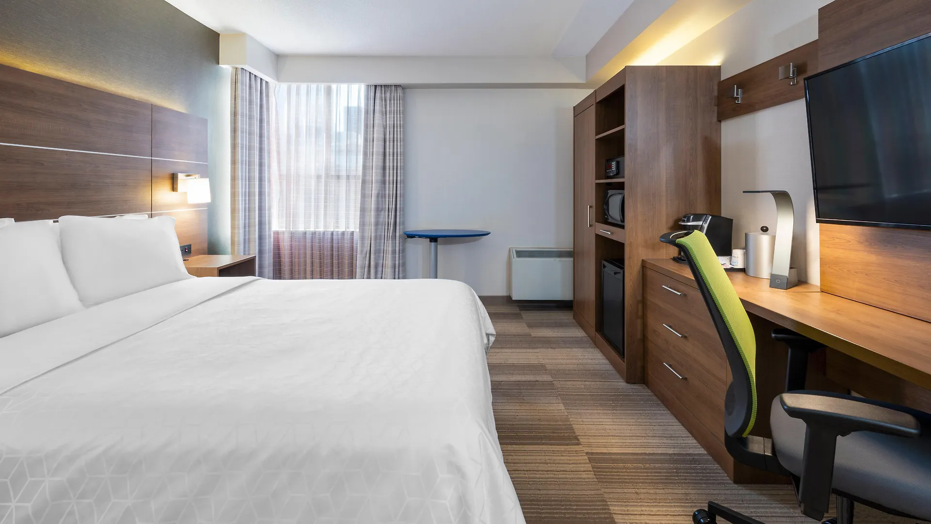 Holiday Inn Express Toronto Downtown By Ihg 3*,  Canada