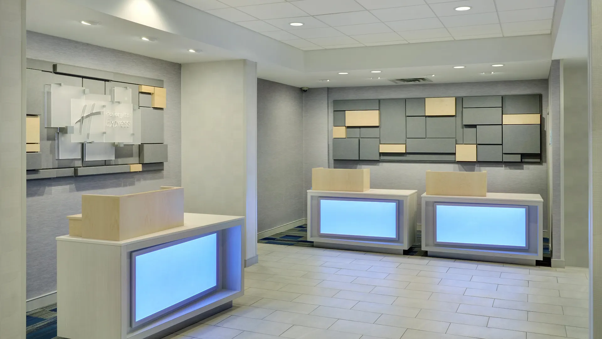 Holiday Inn Express Toronto Downtown By Ihg 3*,