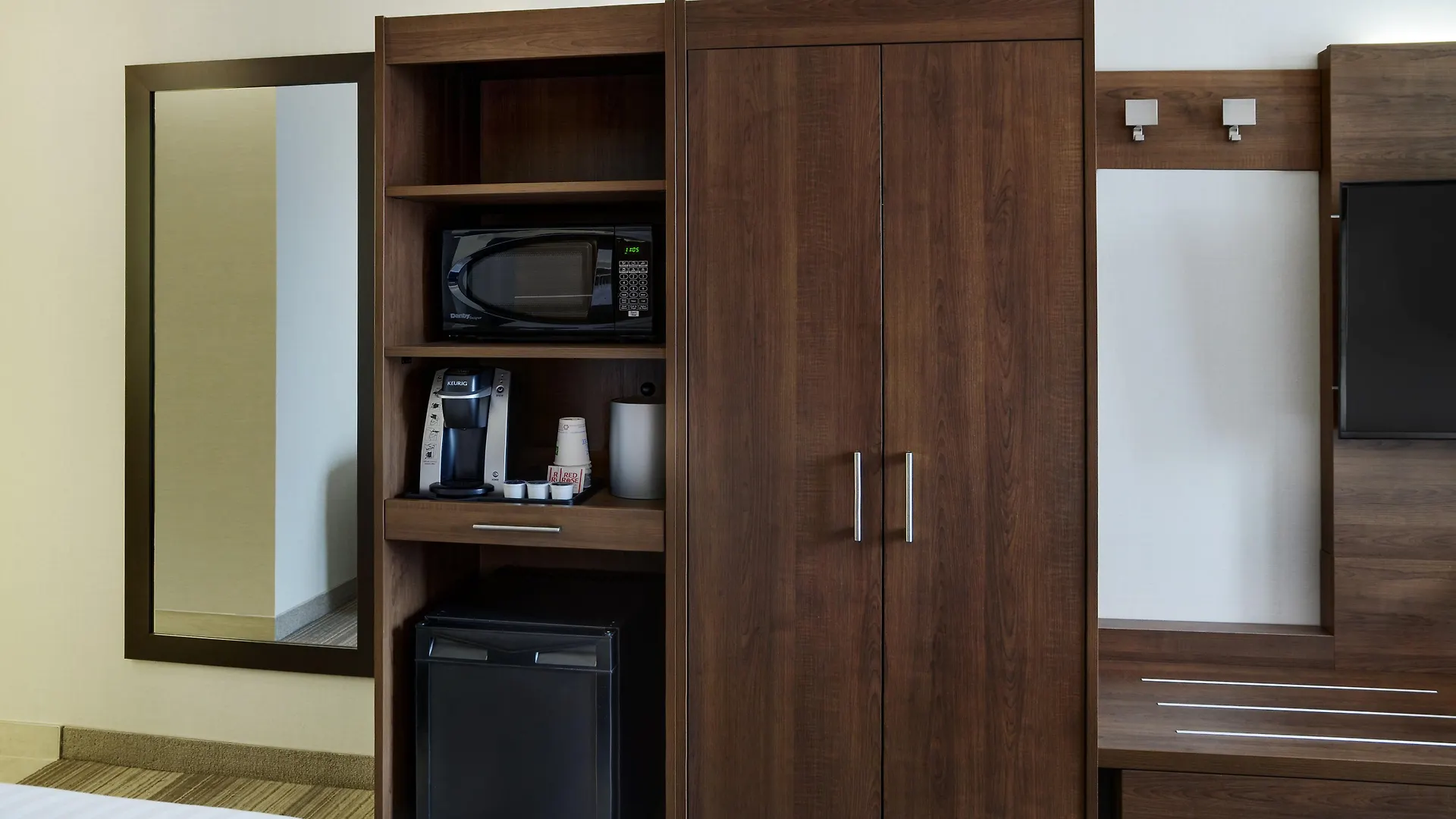 Holiday Inn Express Toronto Downtown By Ihg