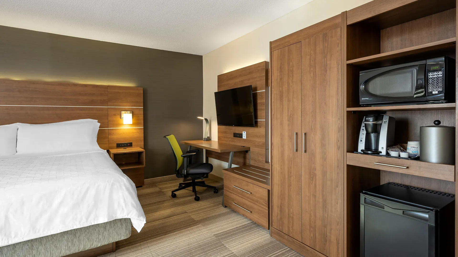 Holiday Inn Express Toronto Downtown By Ihg