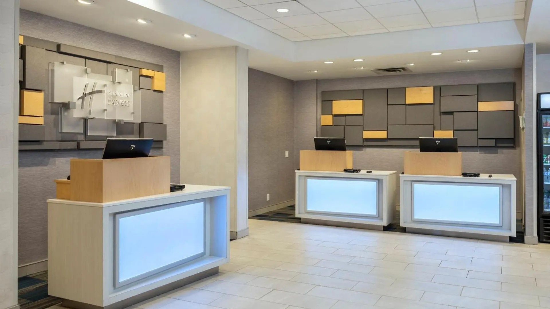 *** Hotel Holiday Inn Express Toronto Downtown By Ihg Canada