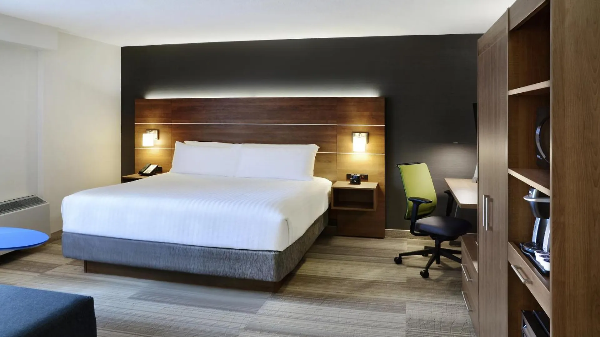 Holiday Inn Express Toronto Downtown By Ihg Canada