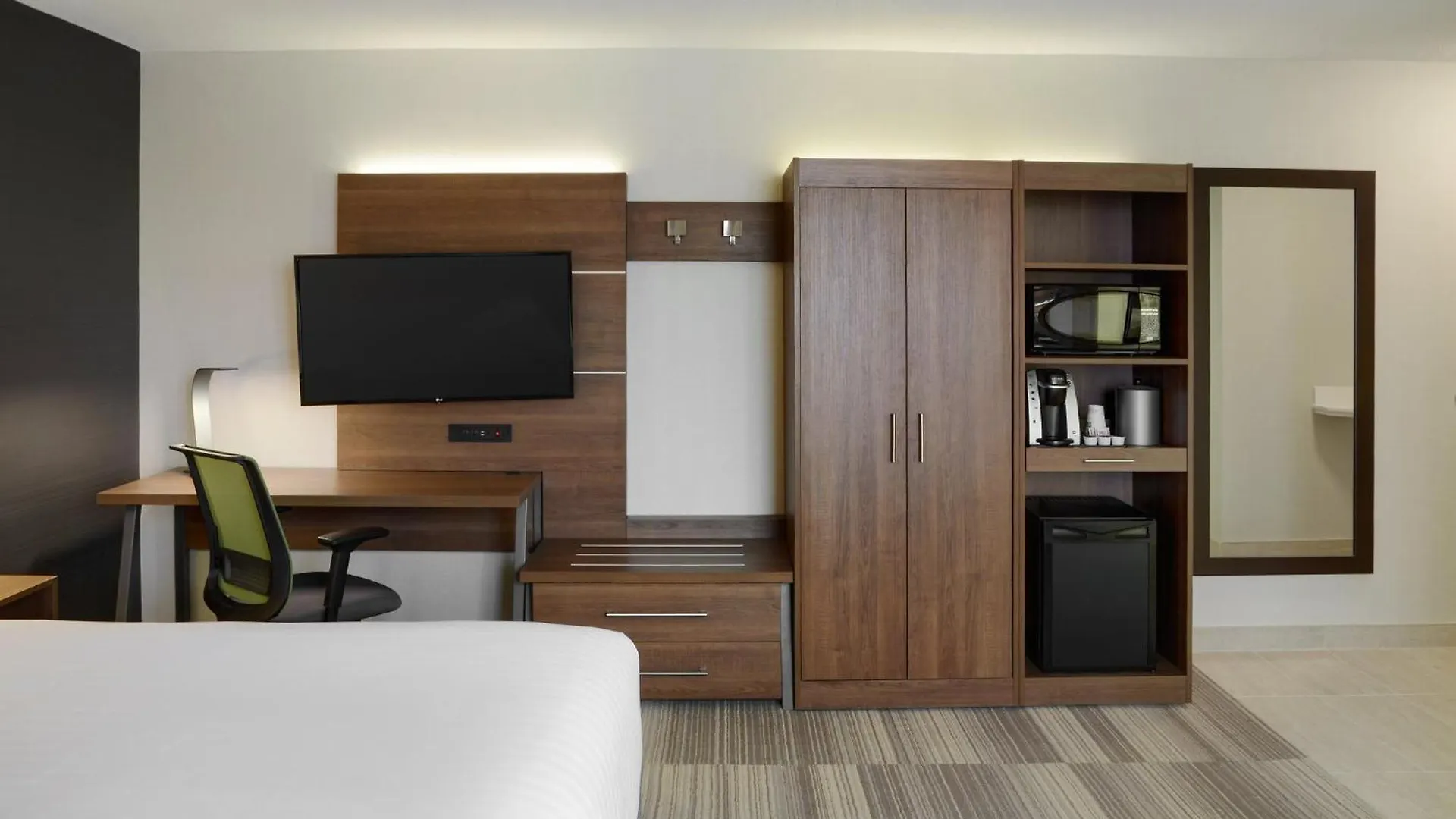 Holiday Inn Express Toronto Downtown By Ihg Canada