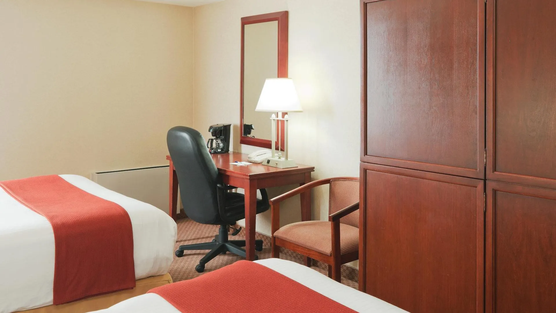 Hotel Holiday Inn Express Toronto Downtown By Ihg