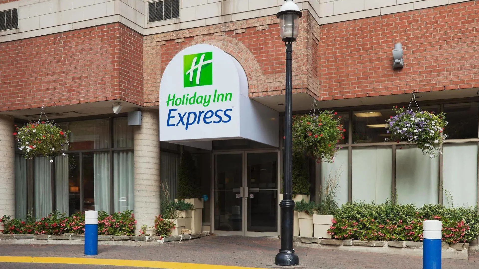 Holiday Inn Express Toronto Downtown By Ihg 3*,