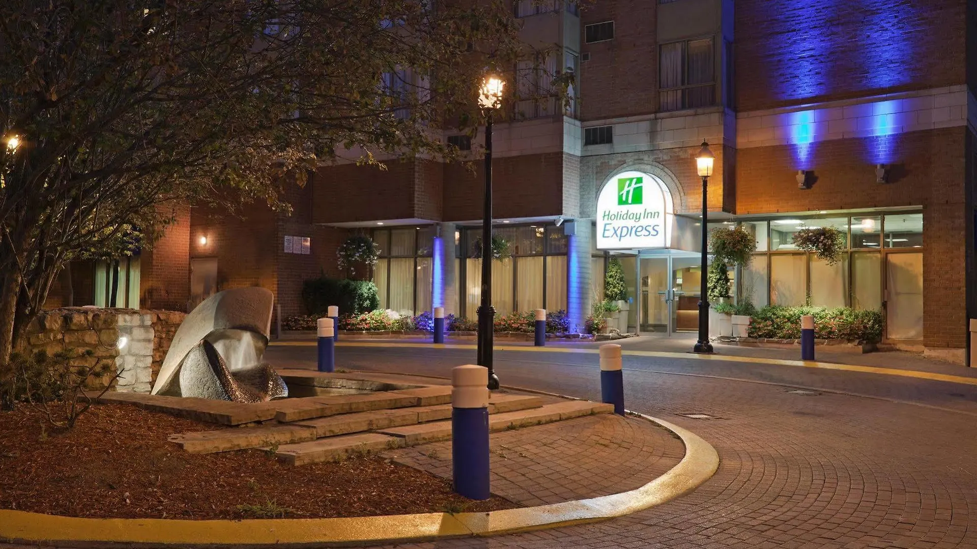Holiday Inn Express Toronto Downtown By Ihg Hotel