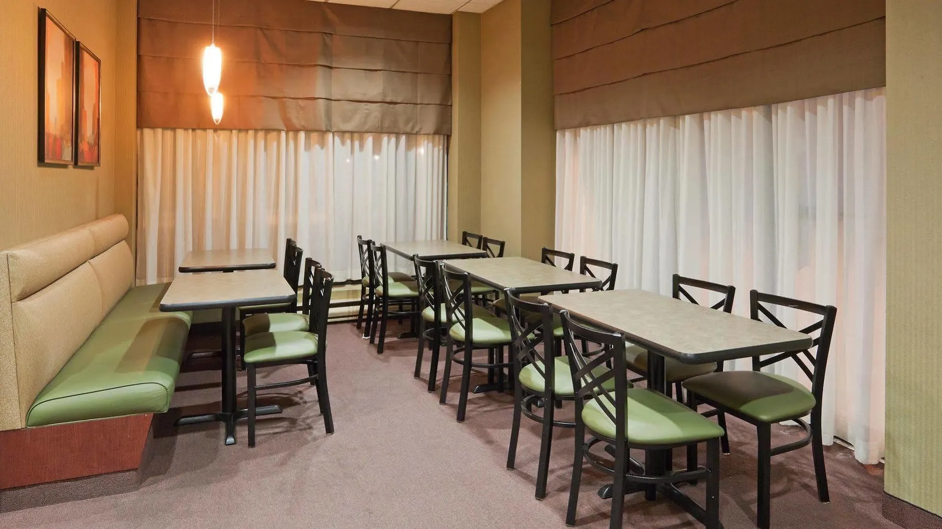 Hotel Holiday Inn Express Toronto Downtown By Ihg