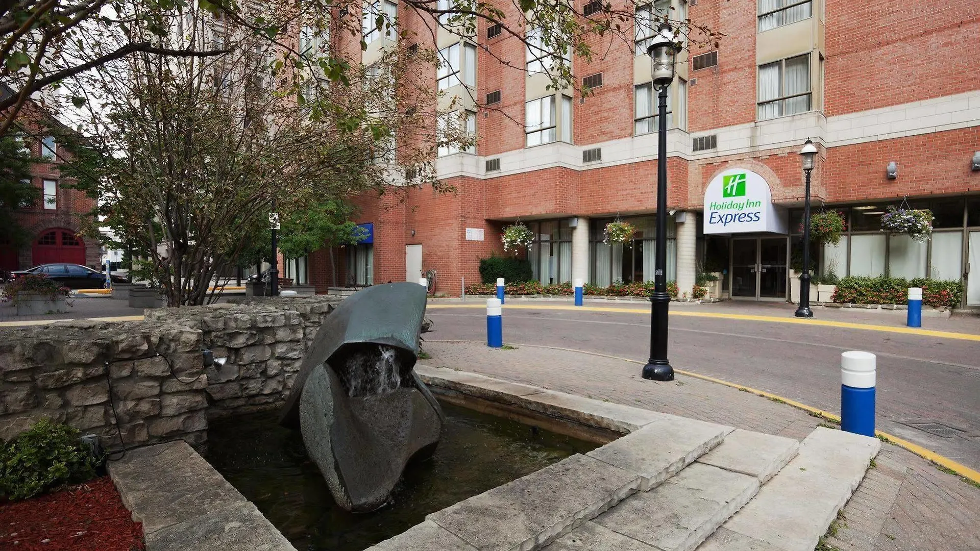 Holiday Inn Express Toronto Downtown By Ihg