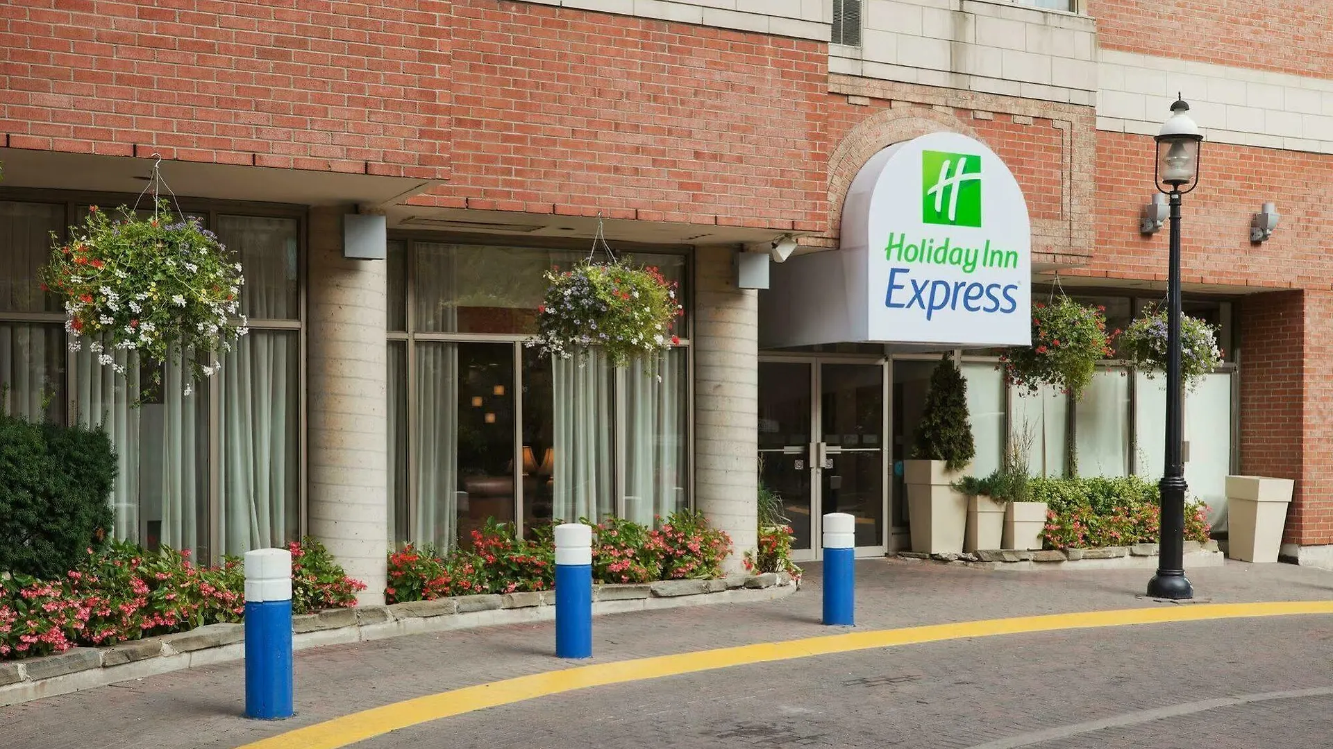 Holiday Inn Express Toronto Downtown By Ihg 3*,  Canada