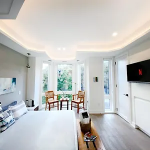 Privatunterkunft Elegant Downtown
