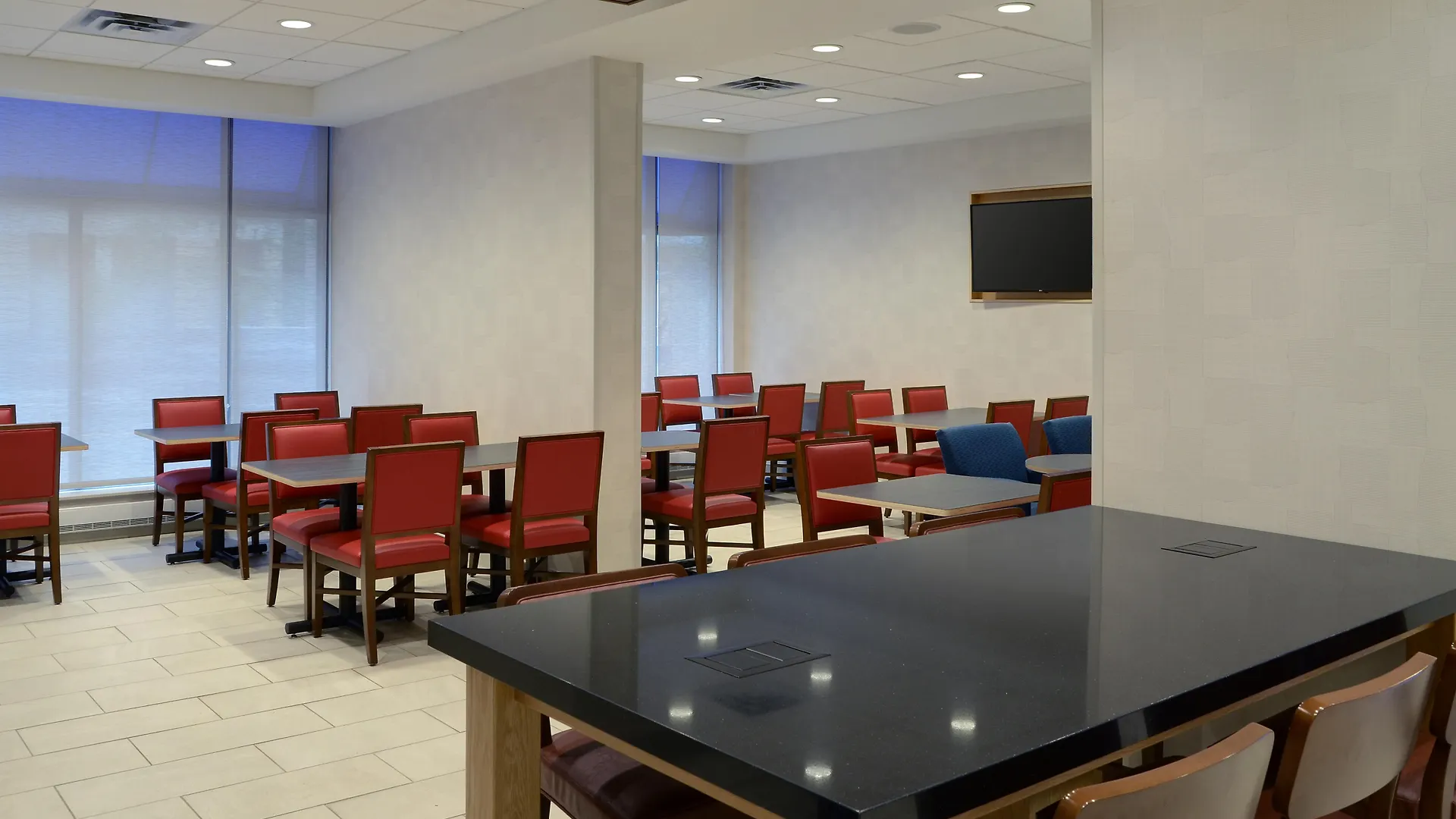 Holiday Inn Express Toronto Downtown By Ihg 3*,  Kanada