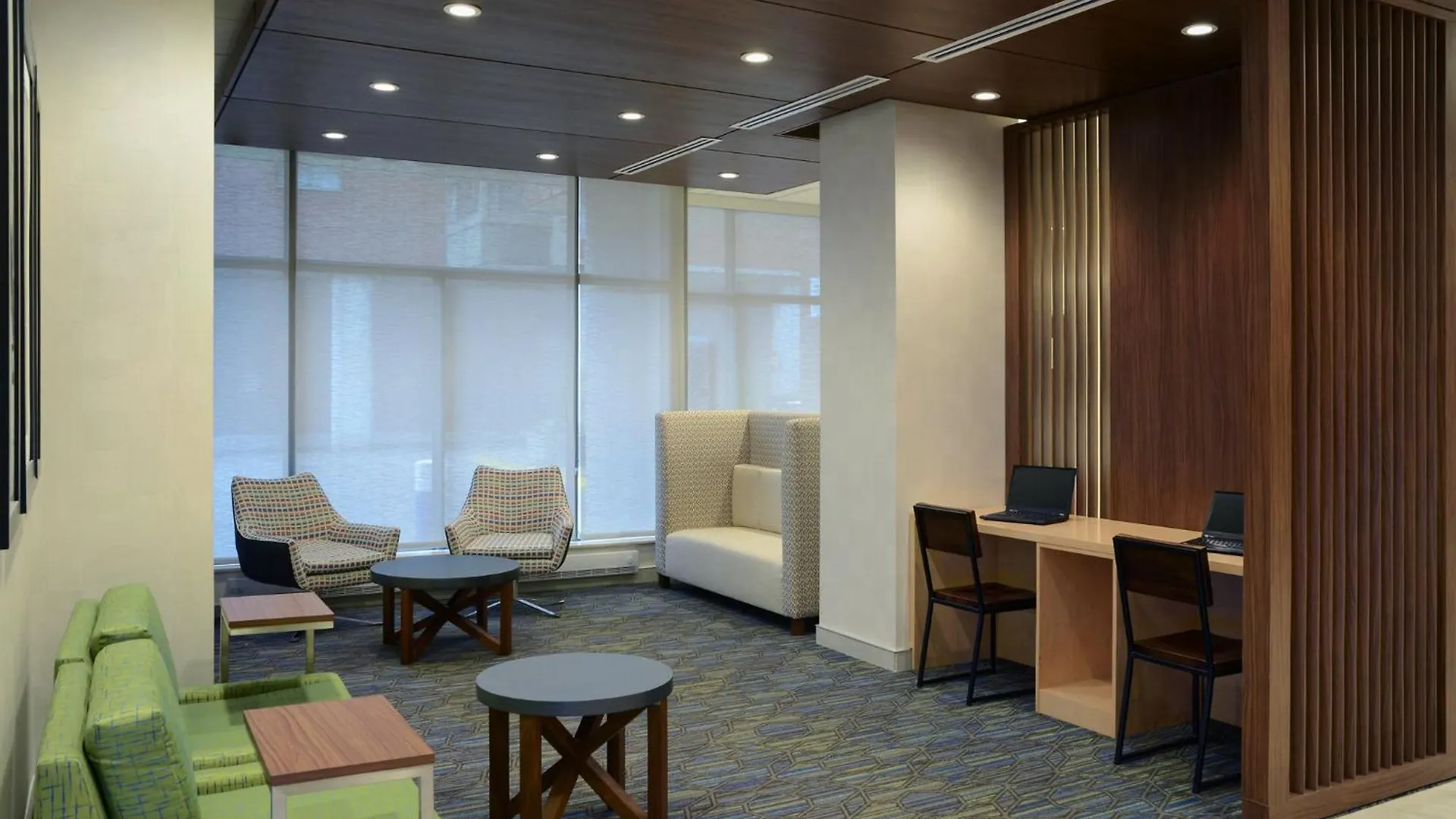 Holiday Inn Express Toronto Downtown By Ihg