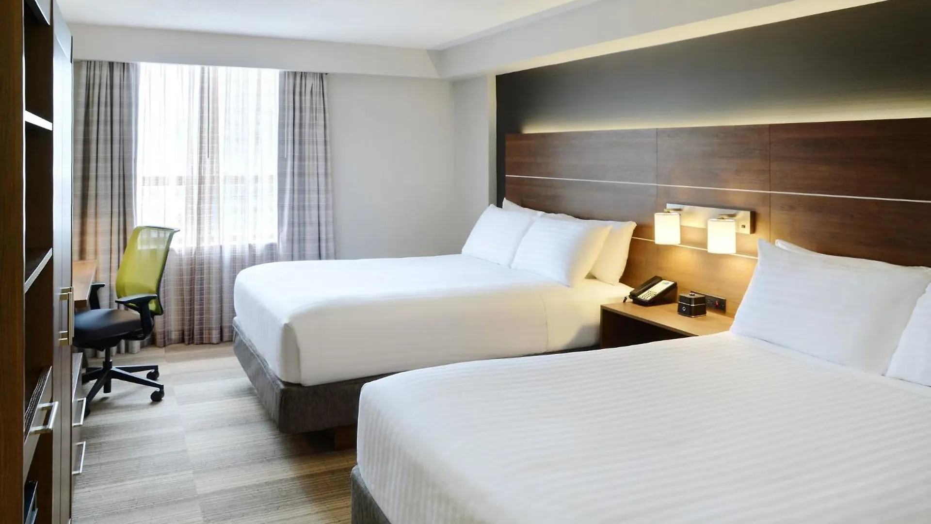 Hotel Holiday Inn Express Toronto Downtown By Ihg