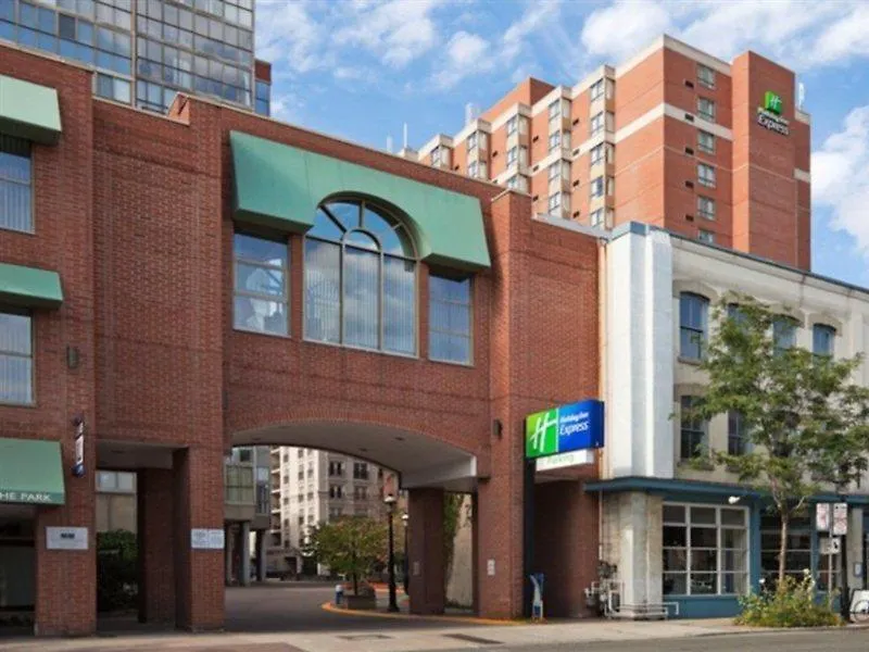Holiday Inn Express Toronto Downtown By Ihg